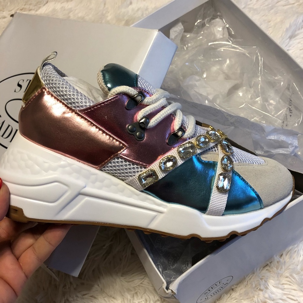 STEVE MADDEN CRYSTAL SNEAKERS